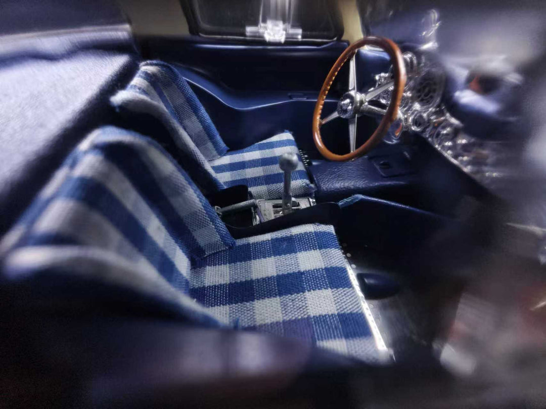 [Preorder] V8 Model 1:18 Mercedes Benz 300SLR (2 Colours)