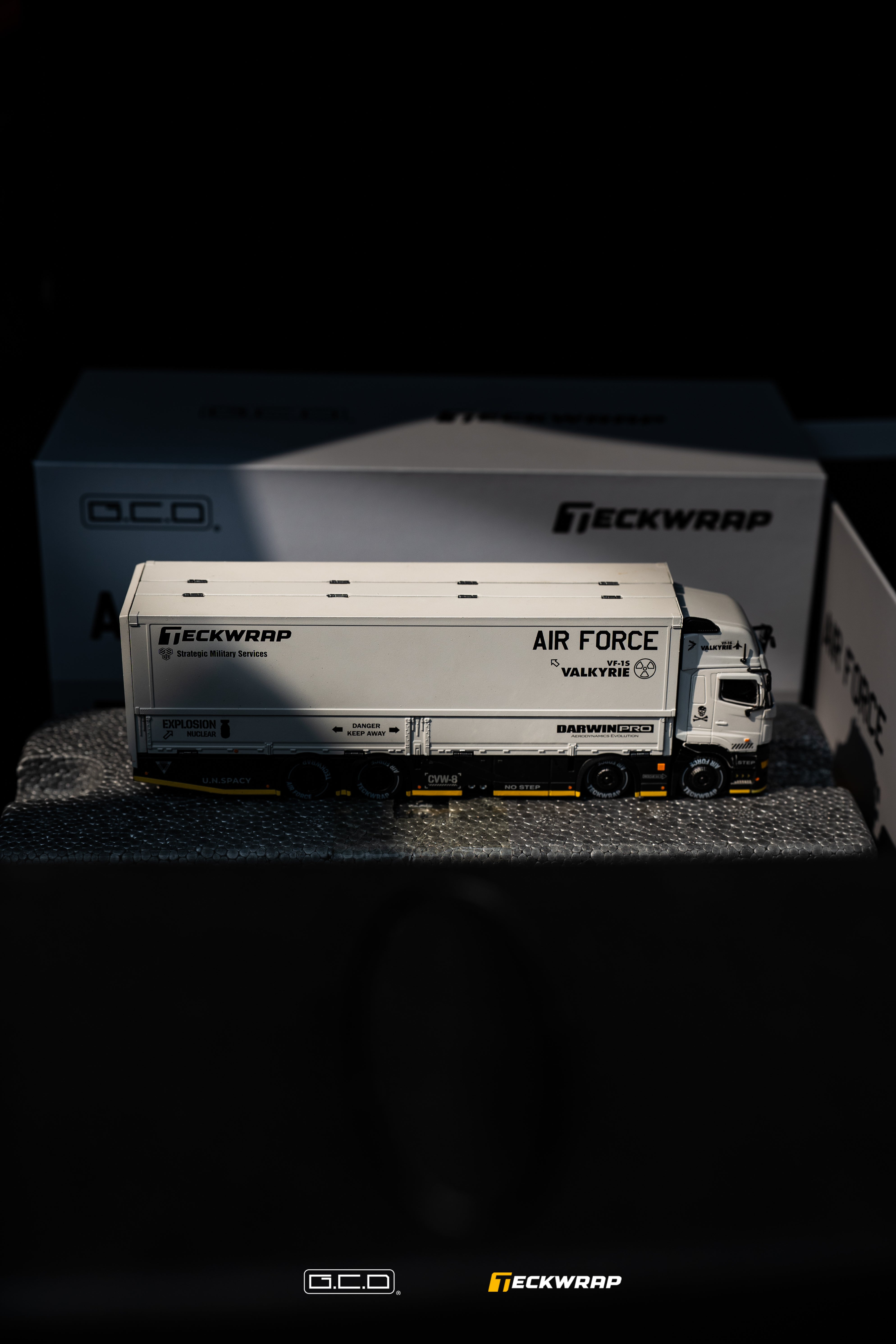 【最終価格】HINO PROFIA 1/64スケール トラック Preorder] GCD 1:64 Hino Profia 700 combat Grey Livery (DarwinPro