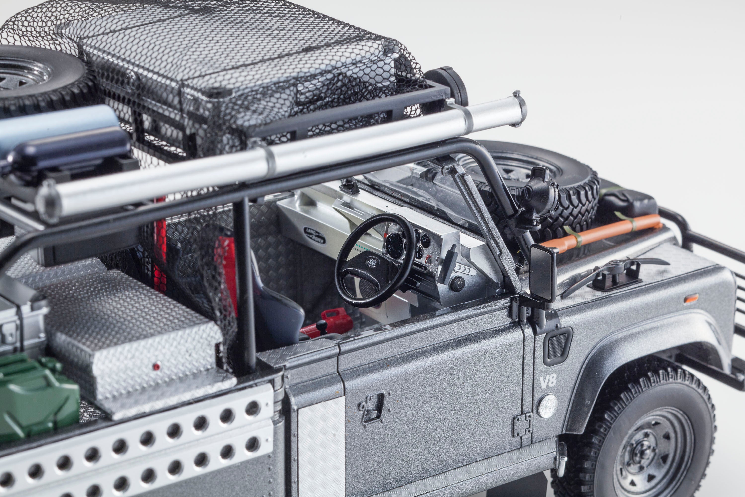 Kyosho 1:18 Land Rover Defender Movie Edition - Corris Grey