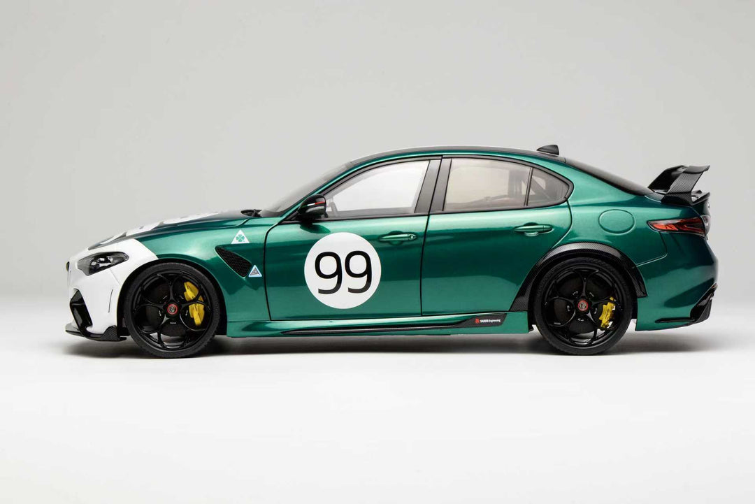 MOTORHELIX 1:18 Alfa Romeo Giulia GTAm Green Livery Two-Tone 