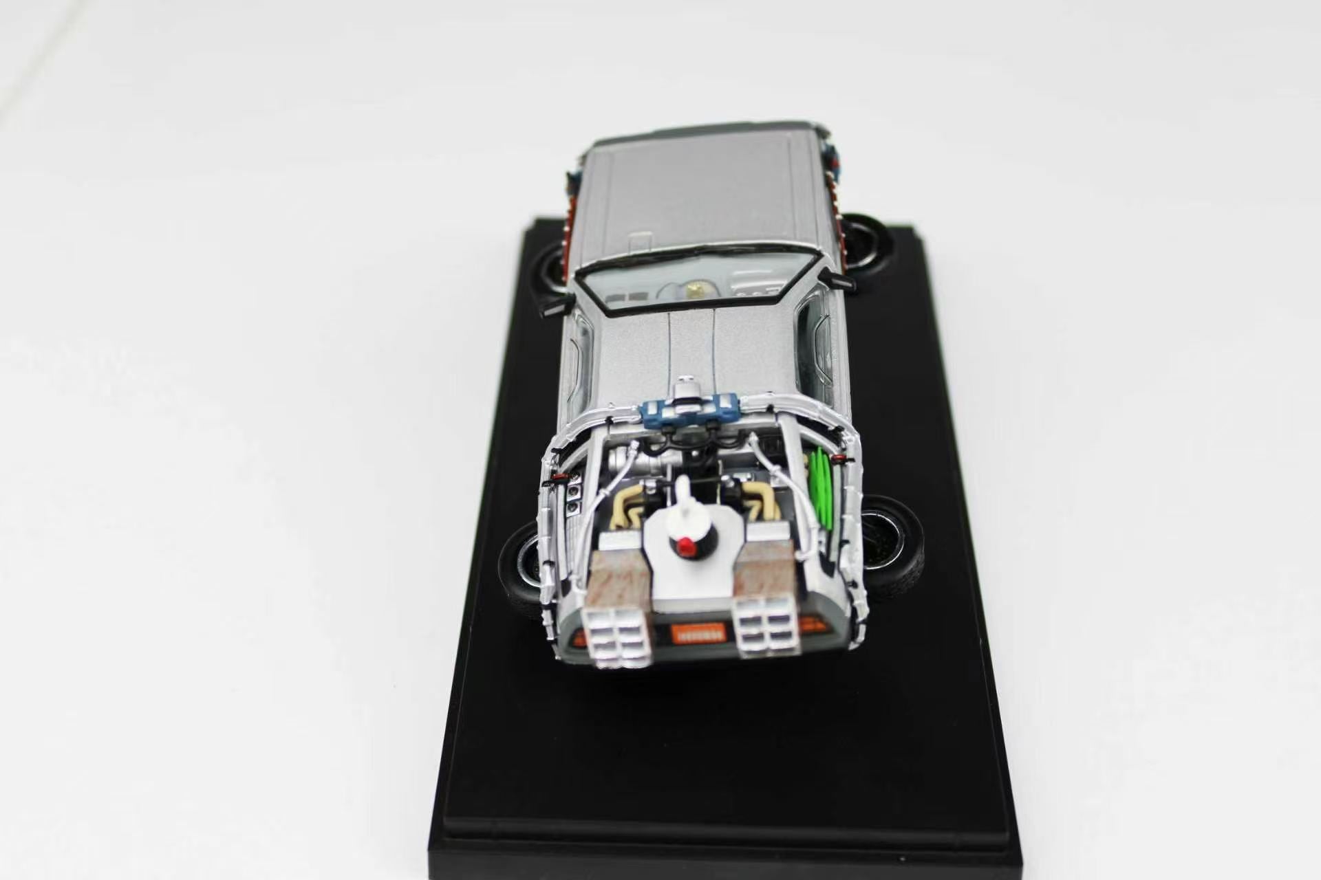 Preorder] Zincit Model 1:43 Back to the Future Flying DeLorean (2