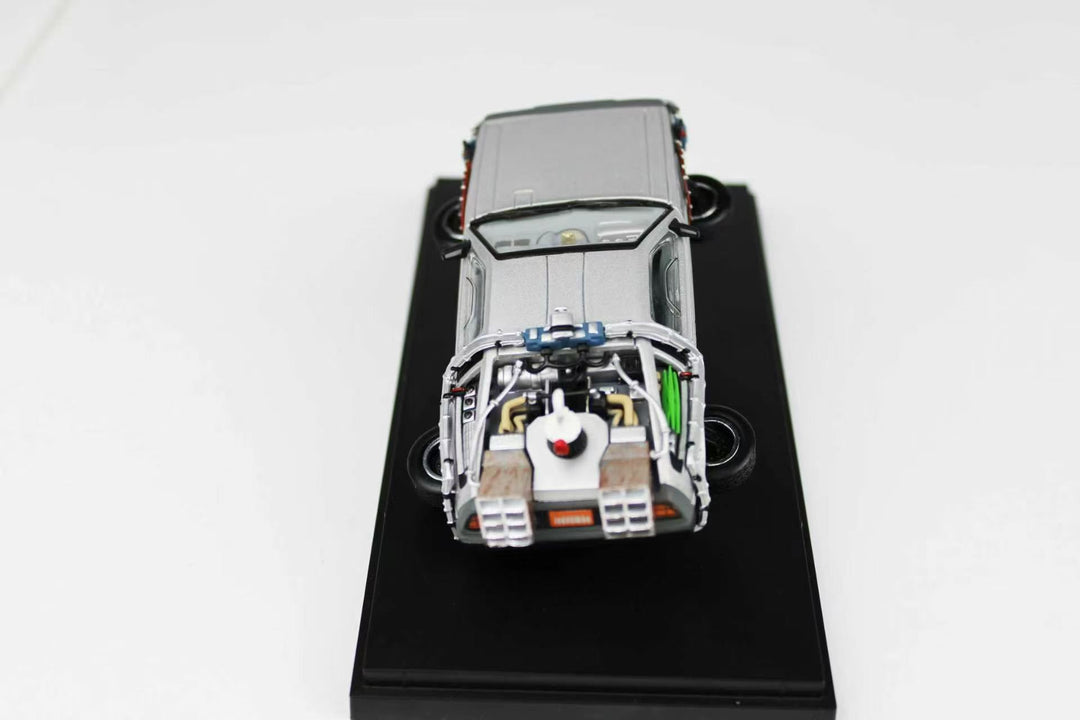 [Preorder] Zincit Model 1:43 Back to the Future Flying DeLorean (2 Versions)