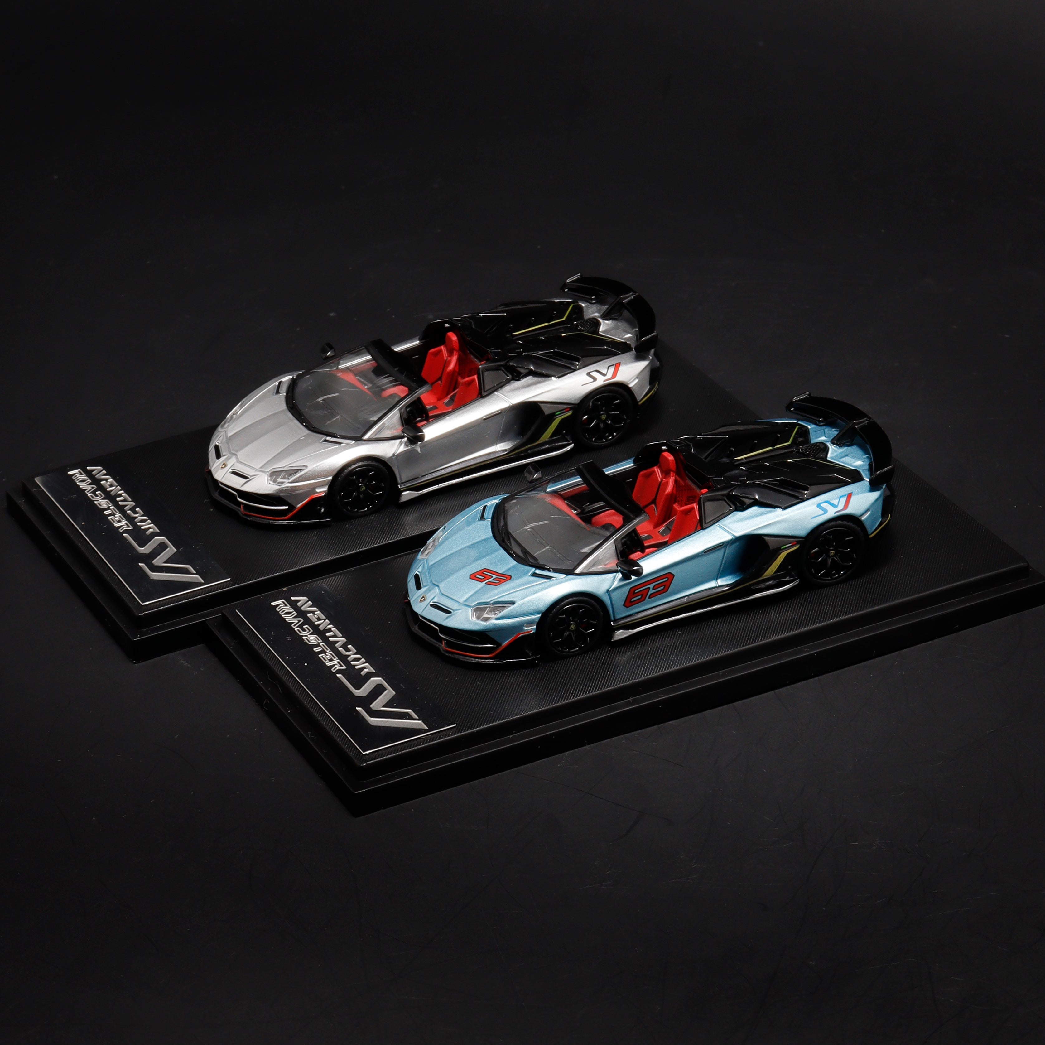 Maxwell Model 1:64 Lamborghini Aventador SVJ63 Roadster (2 Colours