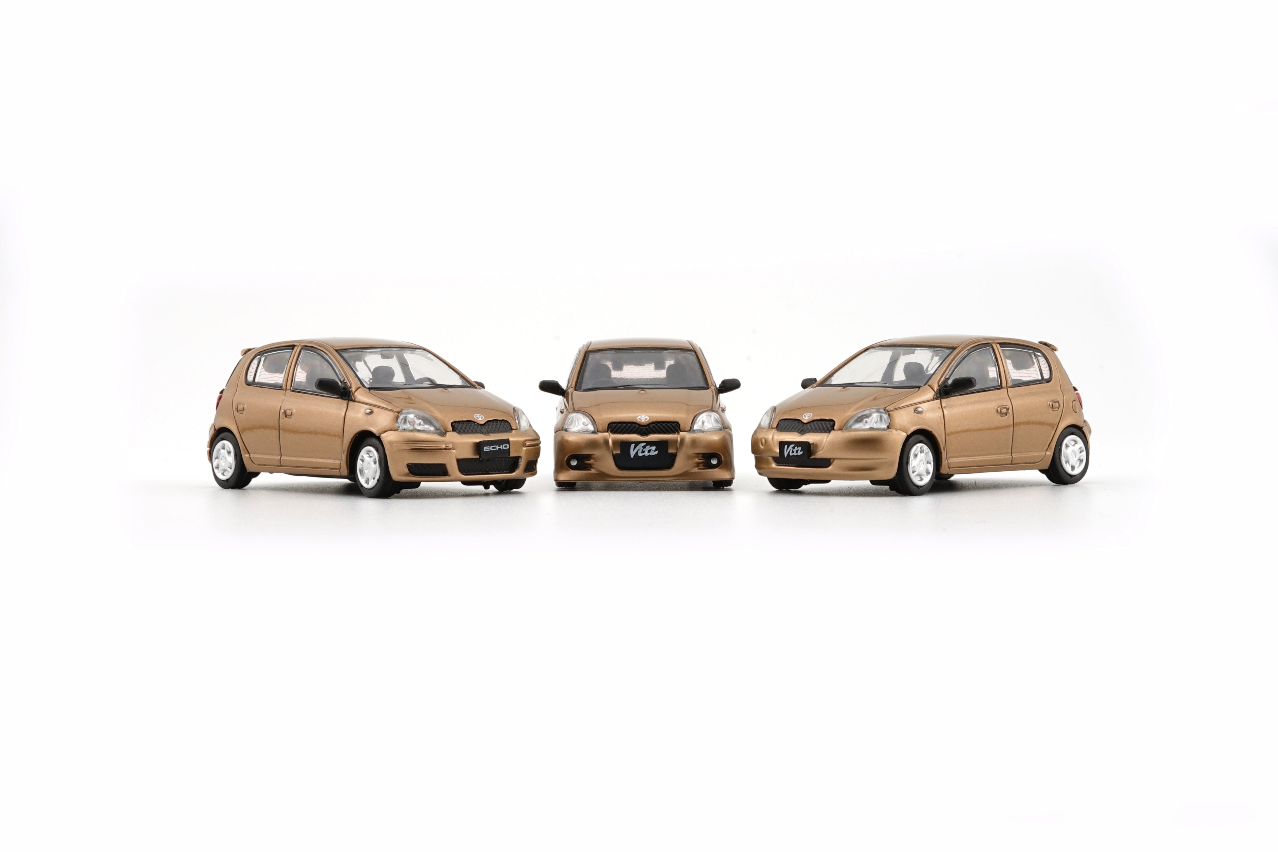 BM Creation 1:64 Toyota 1998 Echo / Vitz 5 Doors - Golden 64B0369