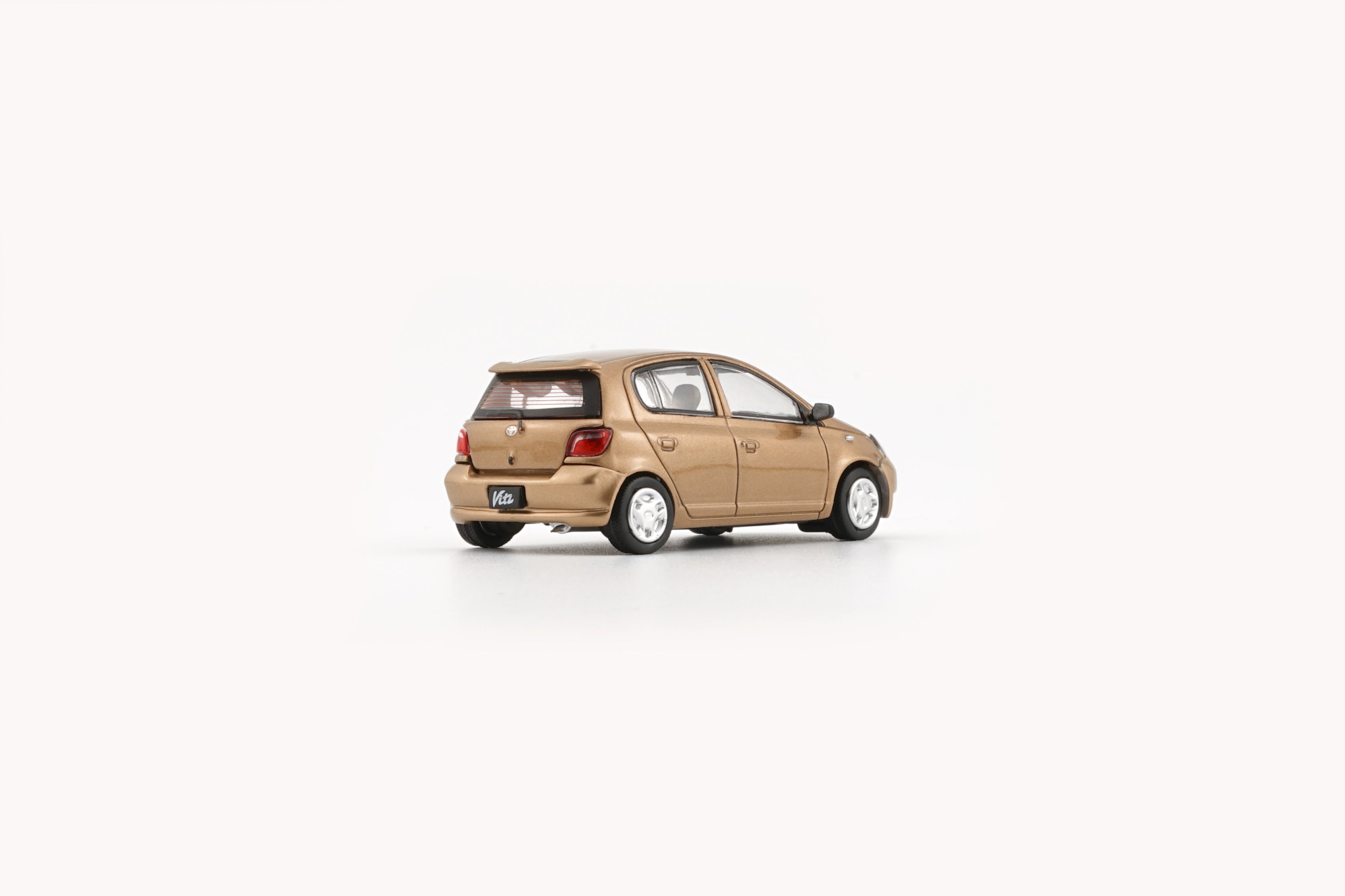 BM Creation 1:64 Toyota 1998 Echo / Vitz 5 Doors - Golden 64B0369