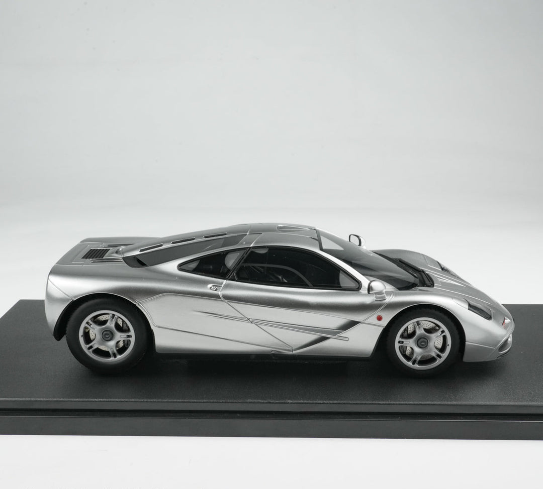 GT Spirit 1:18 McLaren F1 Silver with Acrylic Case CLDC045