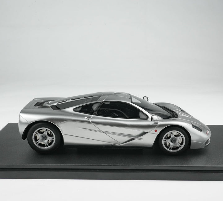GT Spirit 1:18 McLaren F1 Silver with Acrylic Case CLDC045