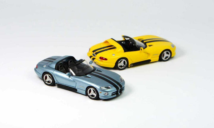 GFCC 1:64 1996 Dodge Viper Roadster (2 Colours)