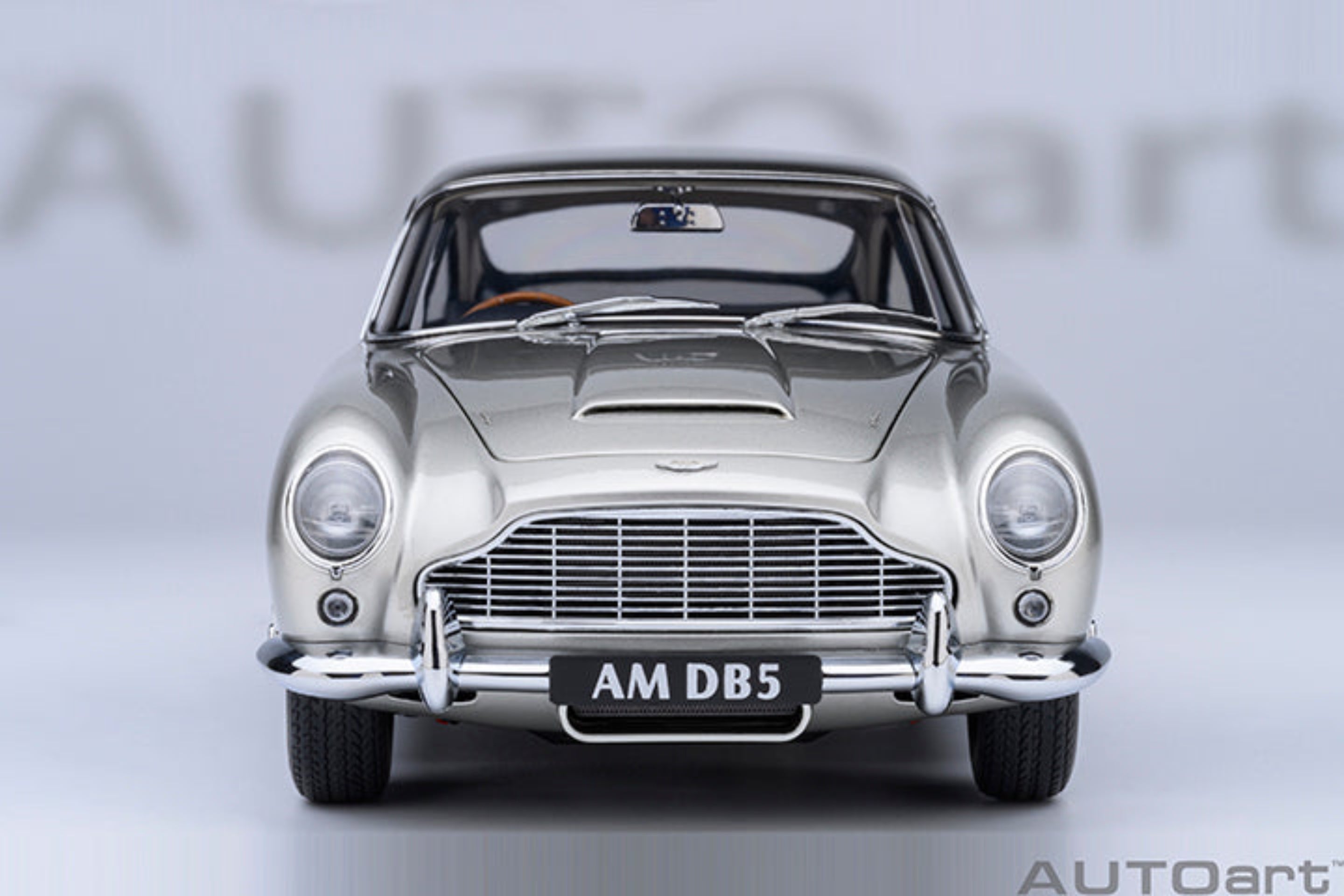 AUTOart 1:18 Aston Martin DB5 - Birch Silver 70287 – Horizon