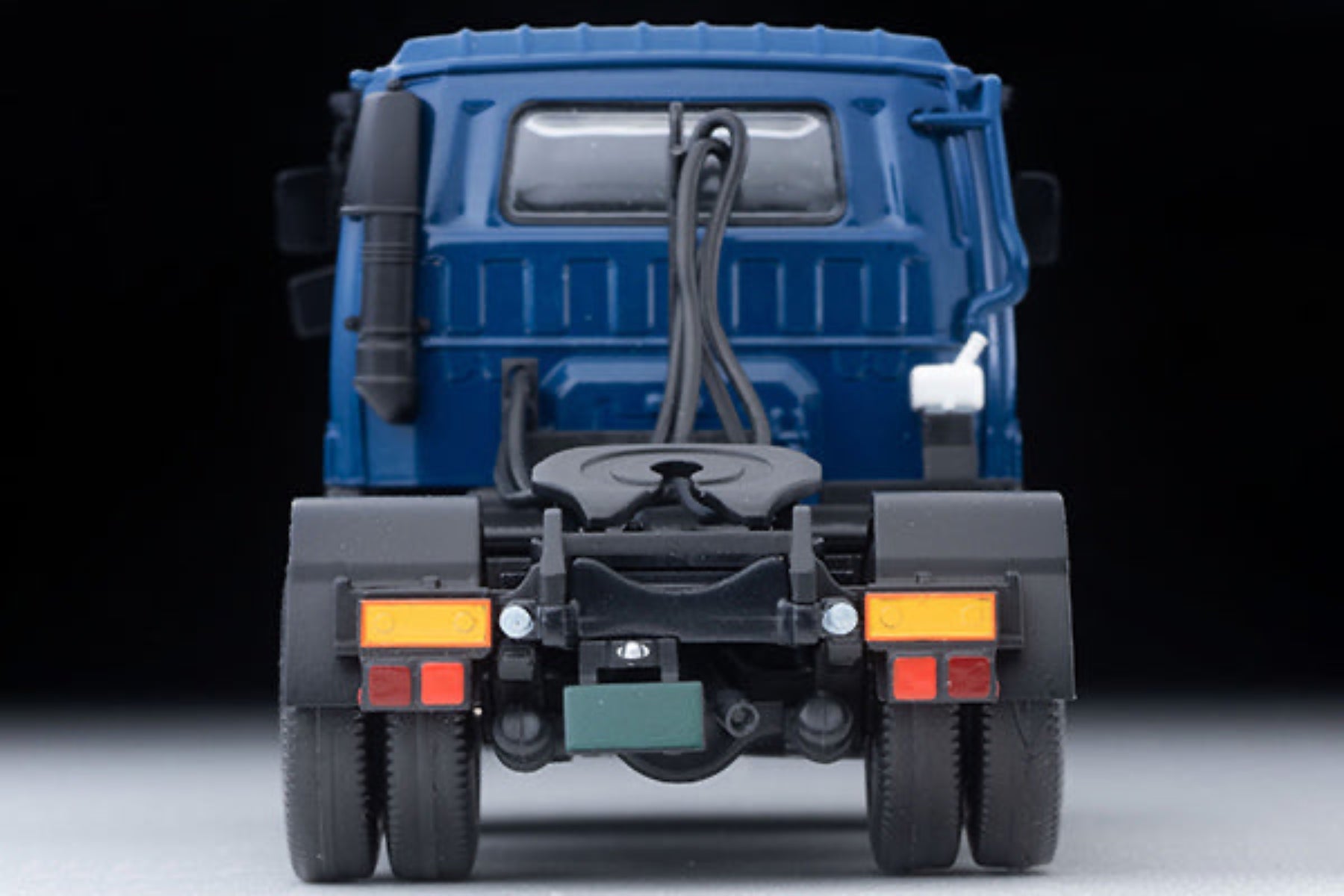 トミカ ISUZU 810 EX トラクタヘッド 1/64 トミカ ISUZU 810 EX トラクタヘッド 1/64 - メルカリ