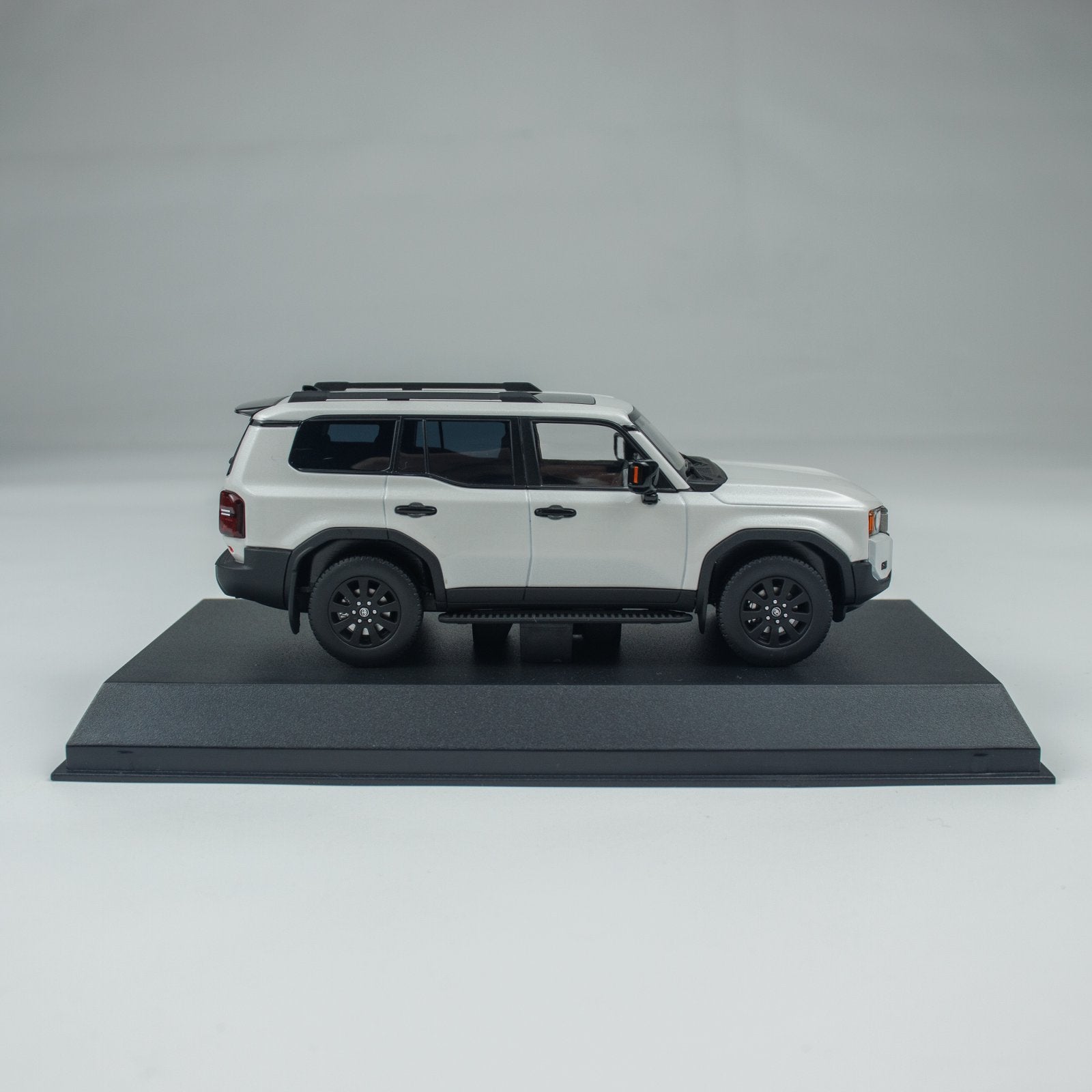 Kyosho 1:43 Toyota Land Cruiser 250 ZX First Edition KS03927PW1