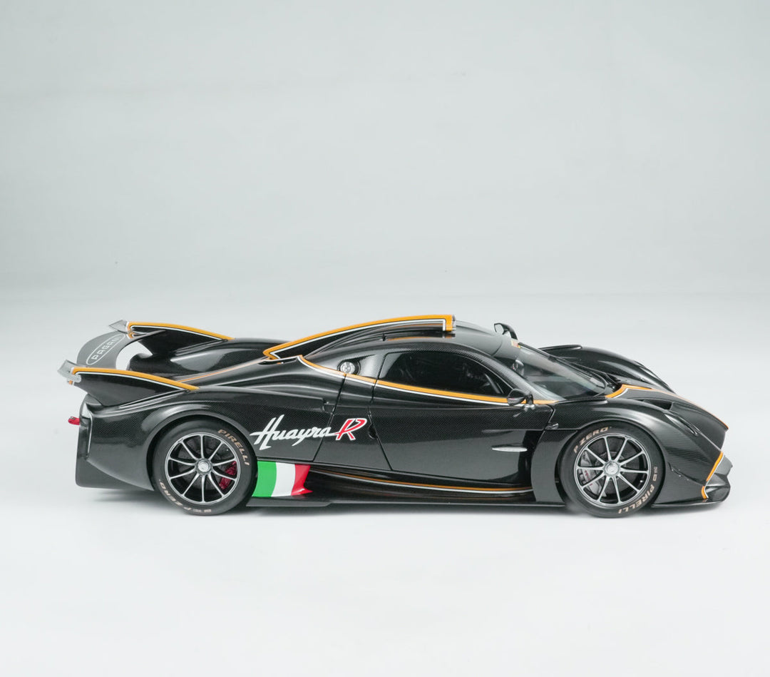 LCD 1:18 Pagani Huyara R Carbon Black LCD18012-CB