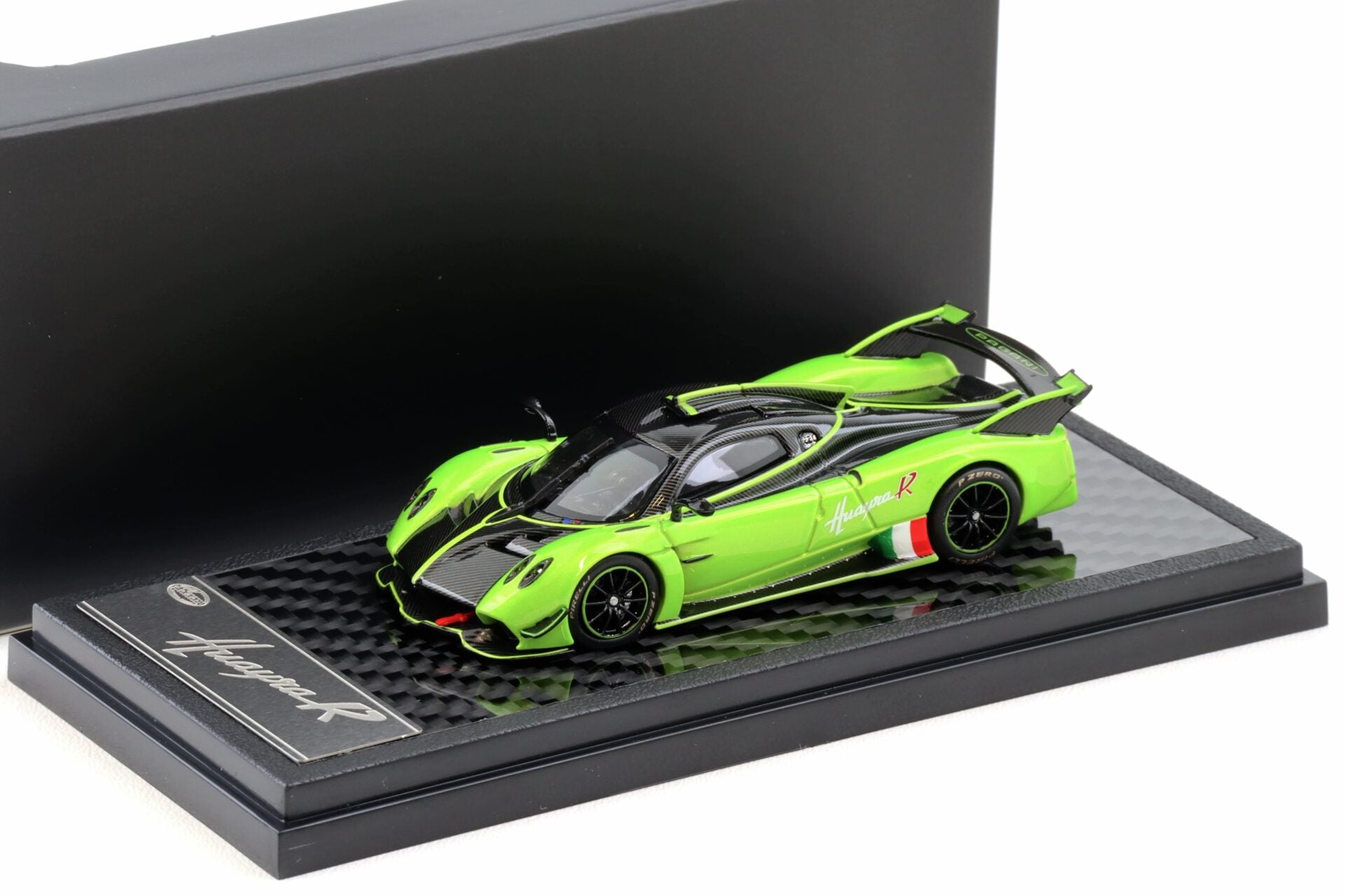 LCD 1:64 Pagani Huayra R Green LCD64028-GR – Horizon Diecast