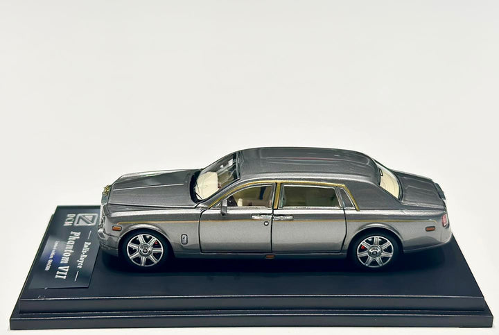 DCM 1:64 Rolls-Royce Phantom 7th Generation (3 Colours)