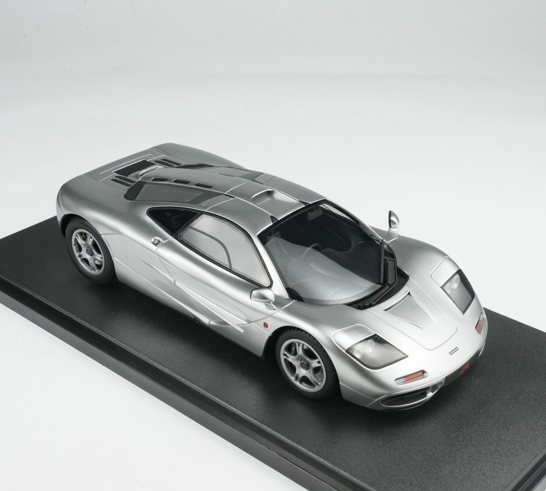 GT Spirit 1:18 McLaren F1 Silver with Acrylic Case CLDC045