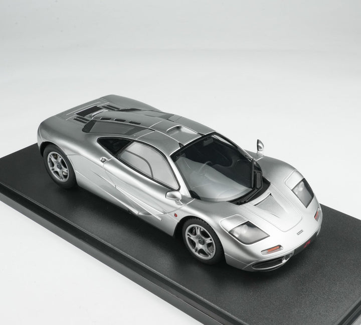 GT Spirit 1:18 McLaren F1 Silver with Acrylic Case CLDC045