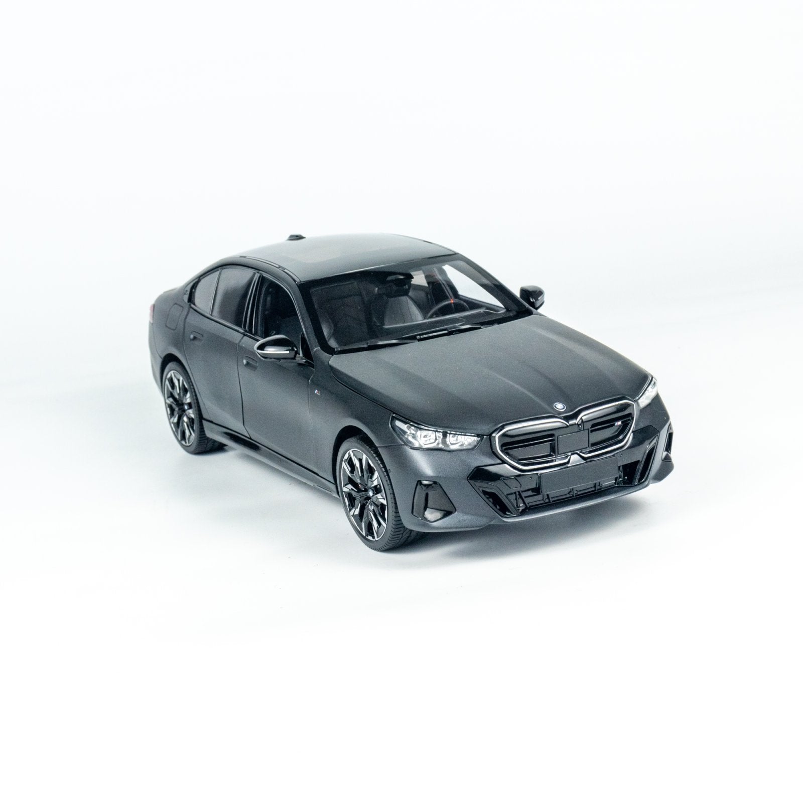 MINICHAMPS 1:18 BMW i5 - 2023 - Gray METALLIC 110023401 – Horizon