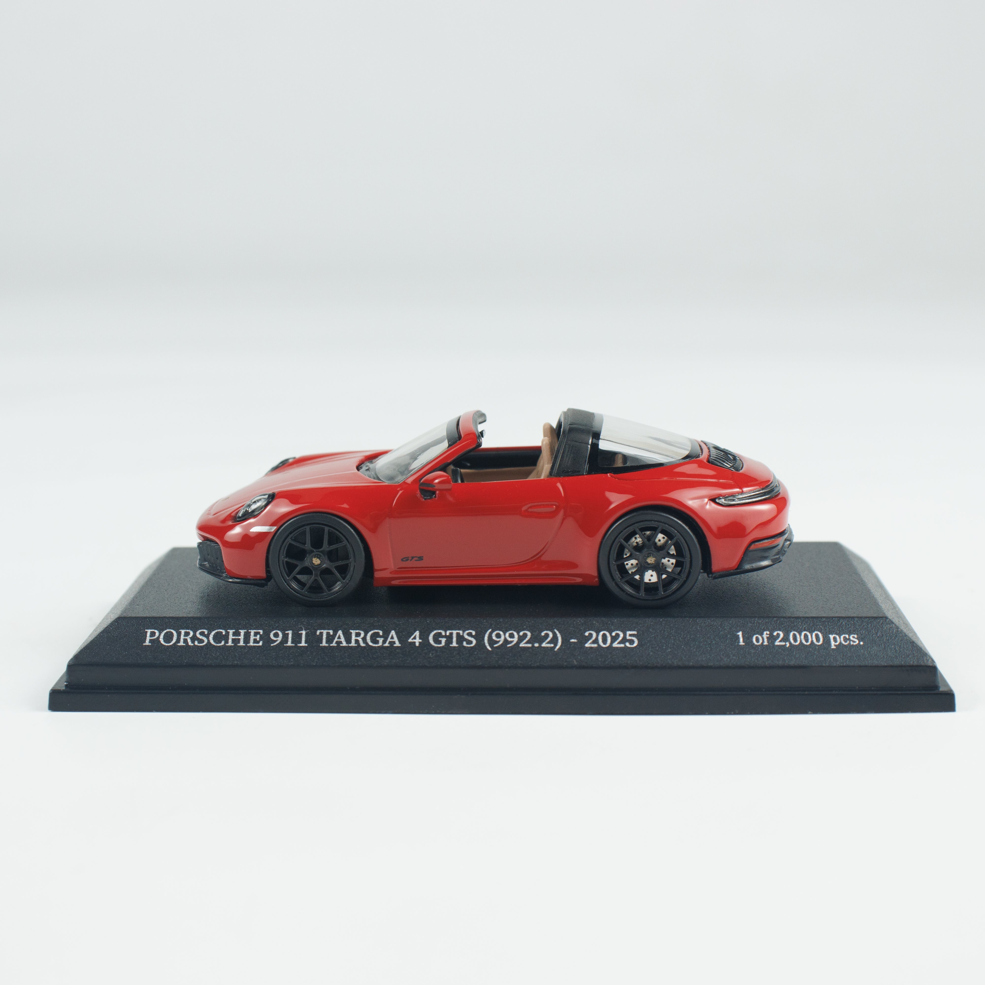 MINICHAMPS 1:64 PORSCHE 911 (992.2) TARGA 4 GTS -2025- RED CLDC