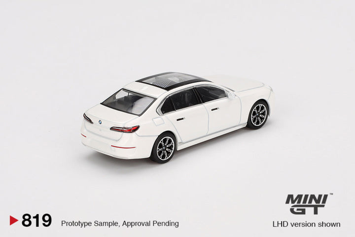 [Preorder] MINIGT 1:64 BMW i7 xDrive60 Mineral White MGT00819