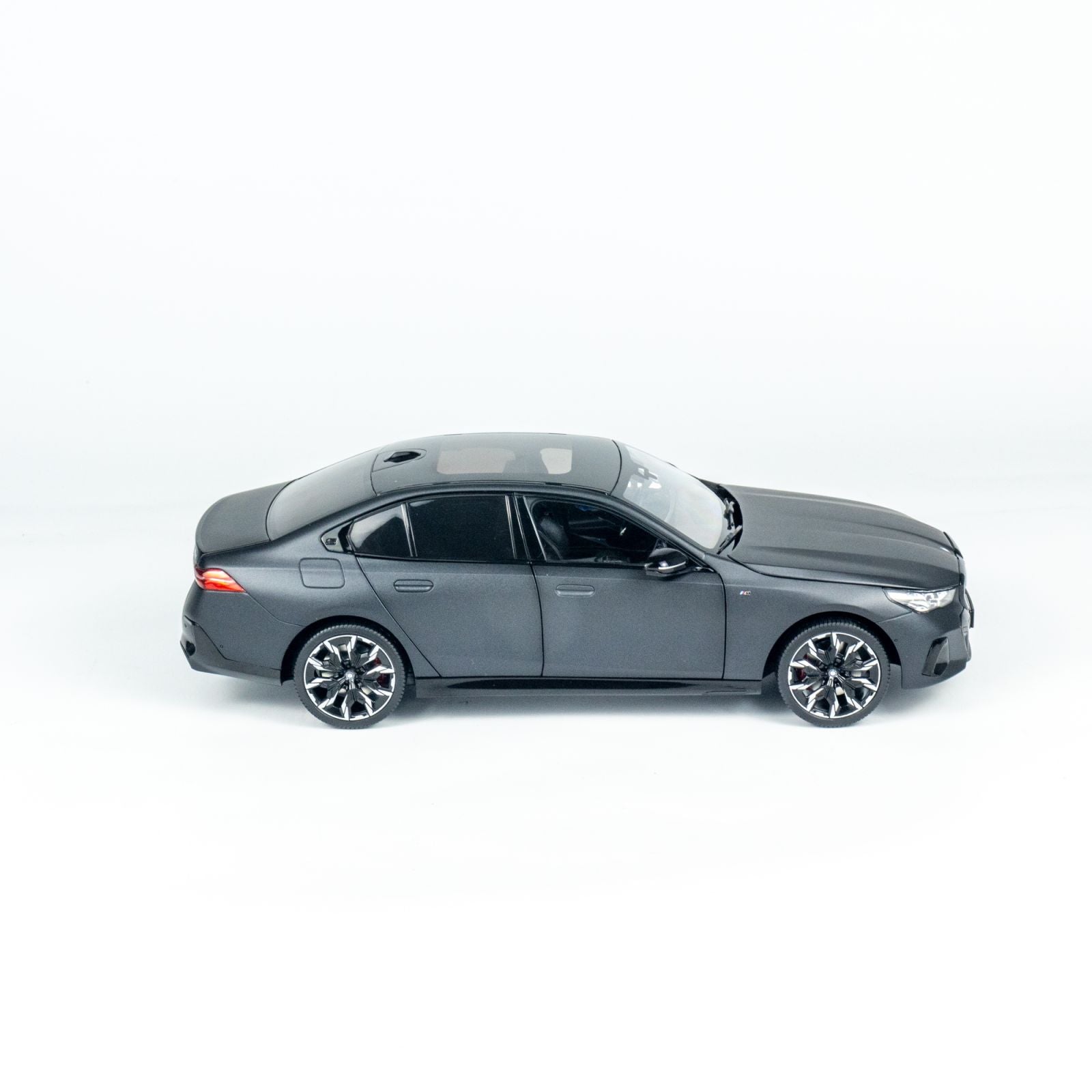No469ミニカー1/18 Jaguar Spa Francor Champs No. 469 1/18 Scale Jaguar Spa Francorchamps Miniature Car