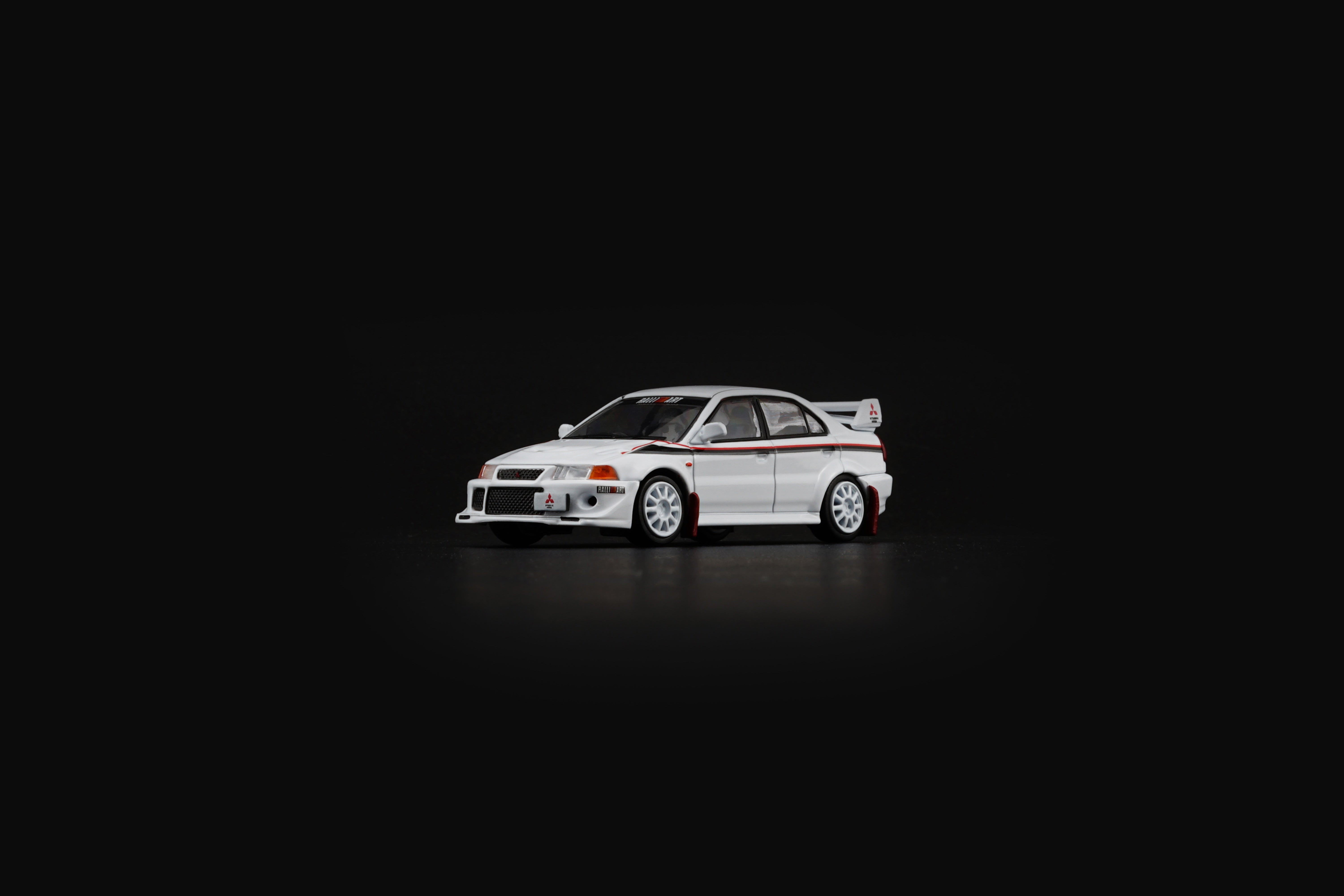 Mitsubishi TOMMI フルオプション　カーボデンシャシーボデイ未走行 BM Creation 1:64 Mitsubishi Lancer EVO 6.5 -White Tommi Edition