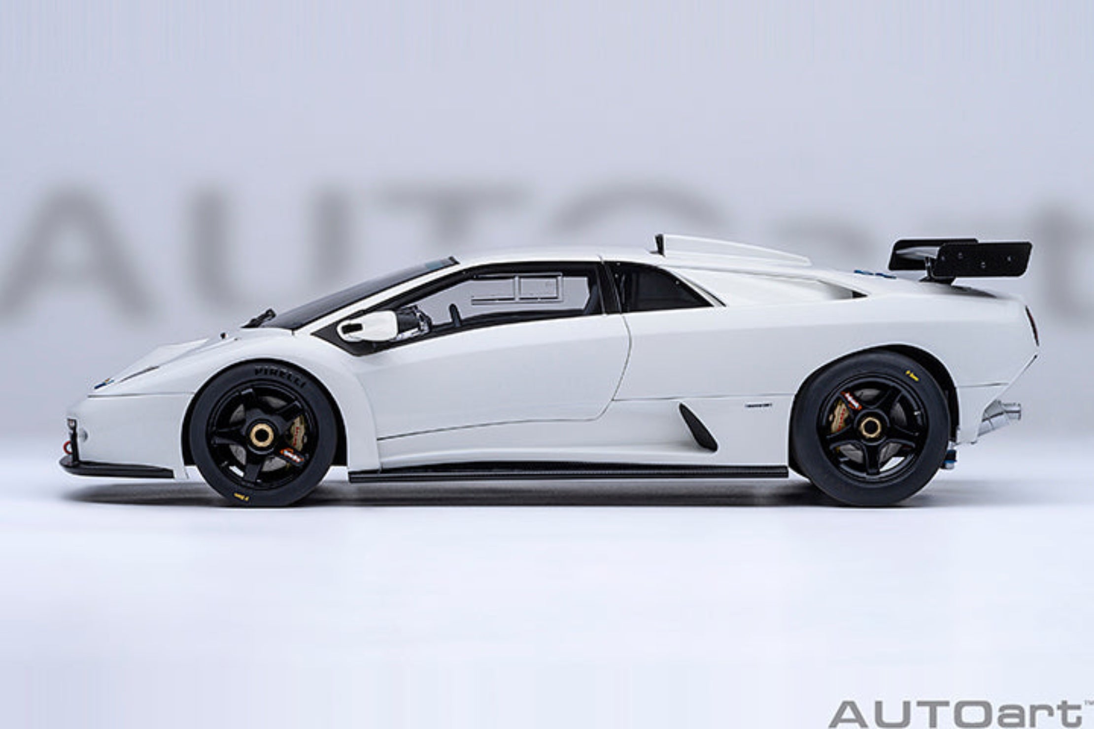 AUTOart 1:18 Lamborghini Diablo GT-R - Impact White 79136