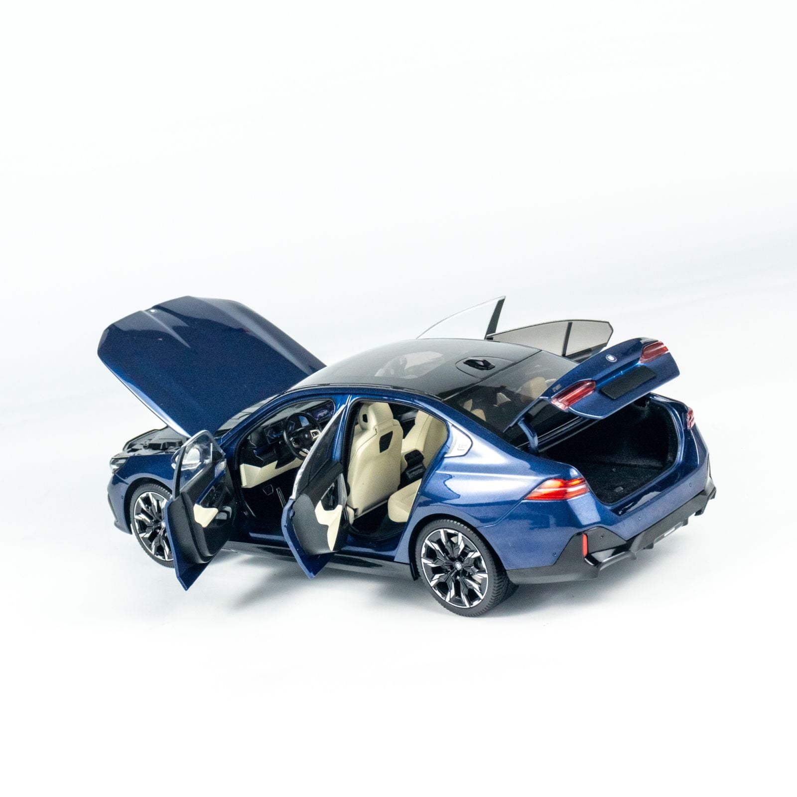 MINICHAMPS 1:18 BMW i5 - 2023 - BLUE METALLIC 110023400 – Horizon