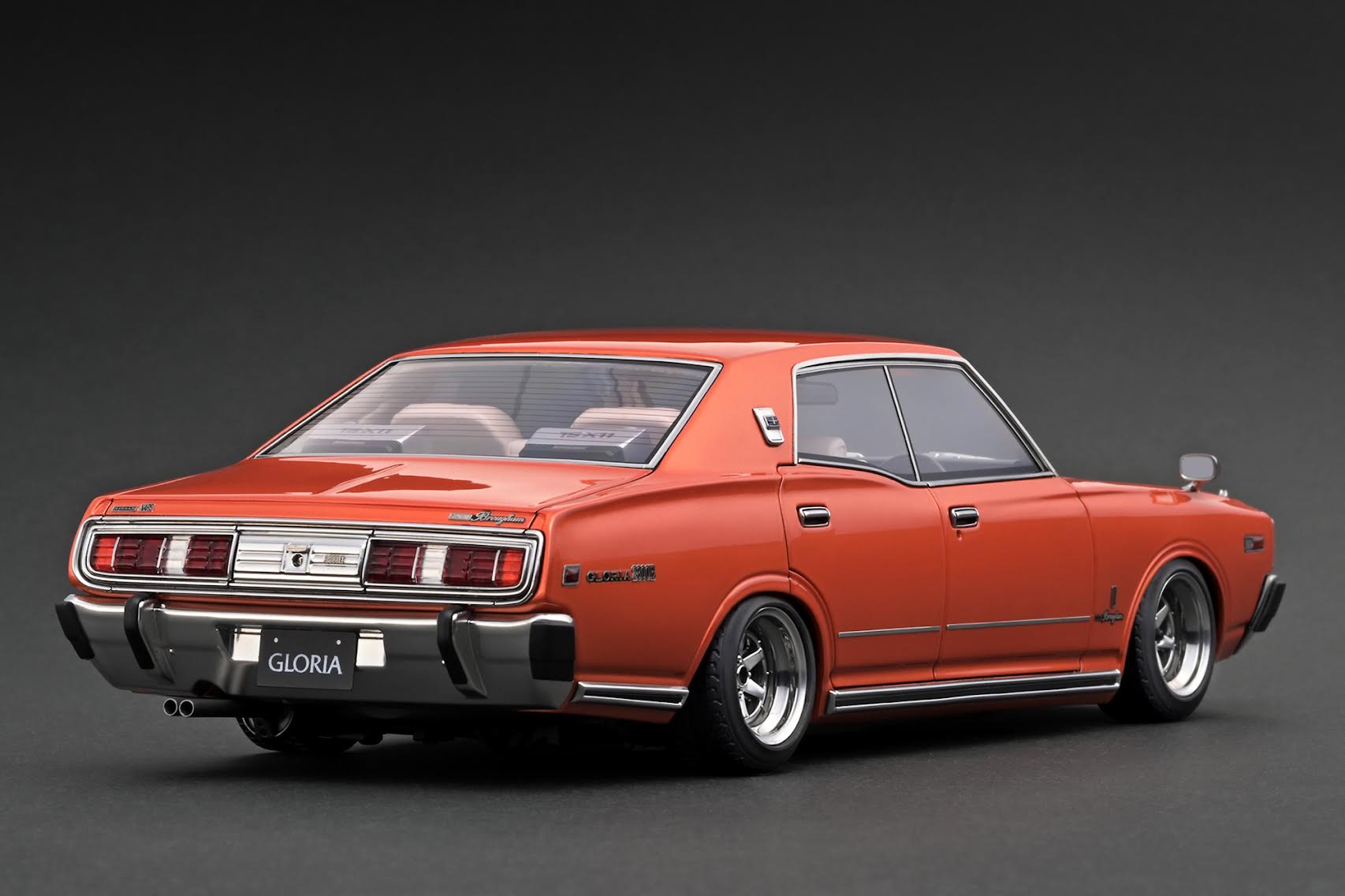 1/18 Nissan Gloria 330改Gold[イグニッションモデル] Ignition Model 1:18 Nissan Gloria Broughma (330) Copper Orange