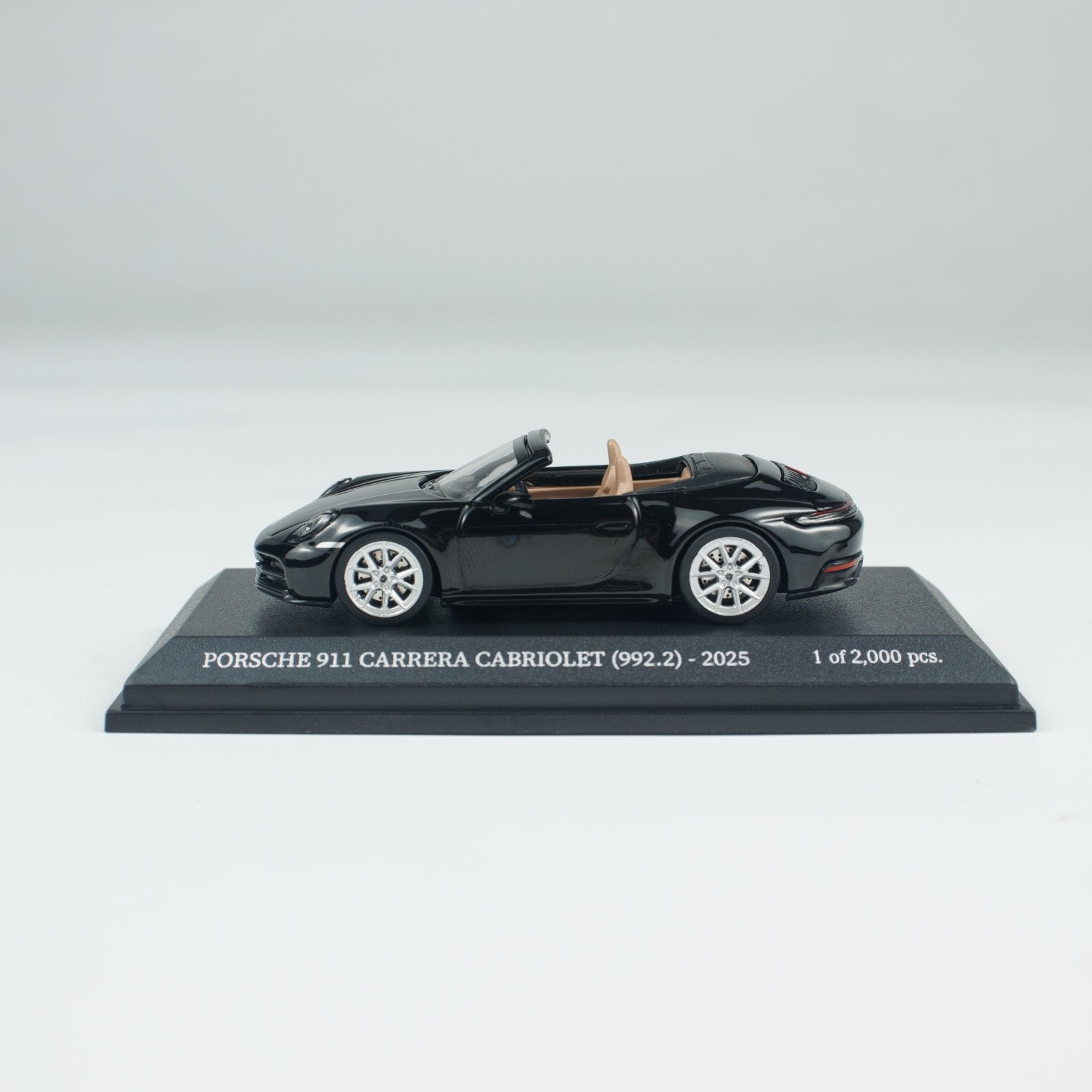 Minichamps 1:64 PORSCHE 911(992.2) CARRERA CABRIOLET CLDC