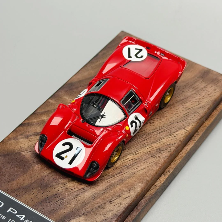 DMH 1:64 Ferrari 330P4 Coupe (24h Le mans 1967 2nd) Red 