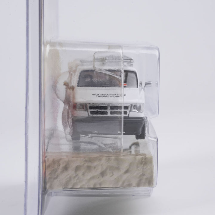[Preorder] Tarmac Works 1:64 Dodge Van, New York Sunshine T64G-032-NYS