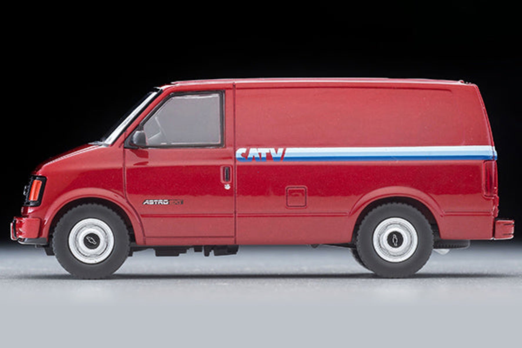 Tomytec TLVN 1:64 Chevrolet Astro Van (red) – Horizon Diecast