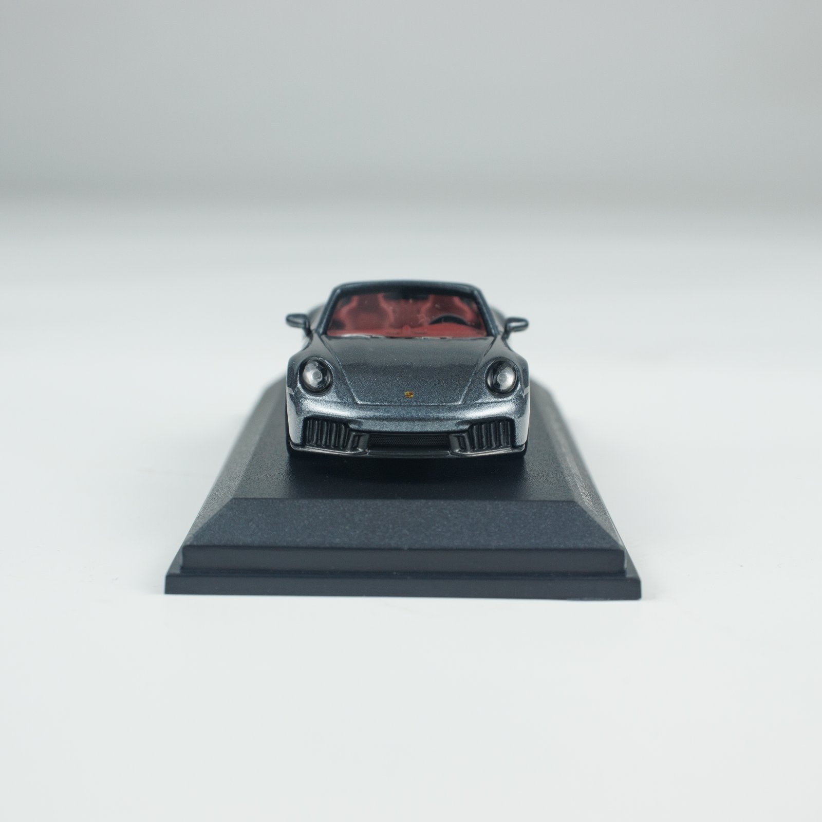 Minichamps 1:64 PORSCHE 911 (992.2) CARRERA GTS CABRIOLET CLDC