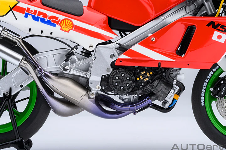 AUTOart 1:12 Honda NSR500 WGP500 #56 "Barbari Densetsu" Version 12566