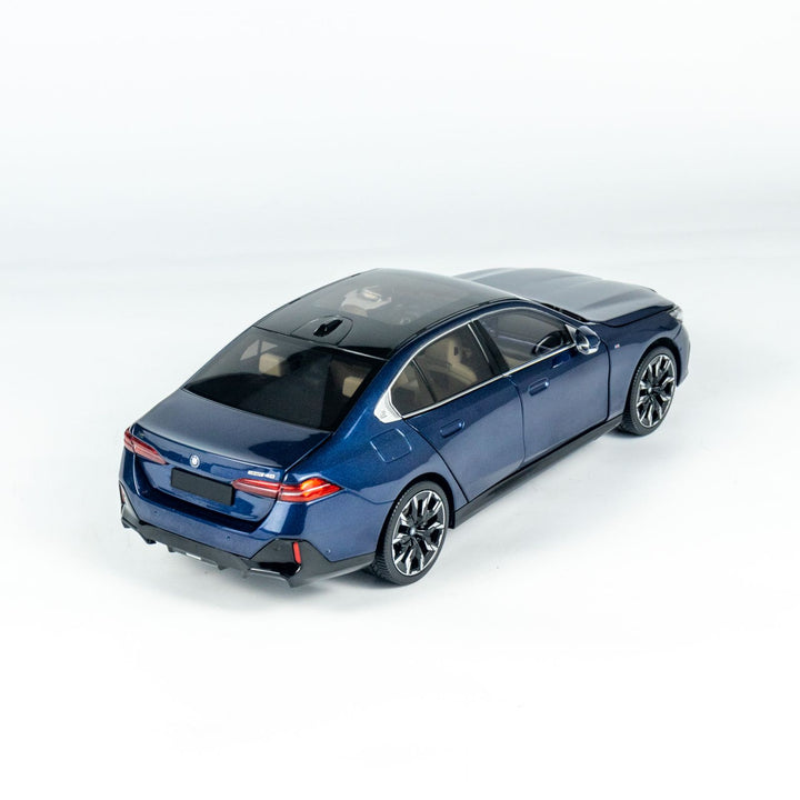 [Preorder] MINICHAMPS 1:18 BMW i5 - 2023 - BLUE METALLIC 110023400