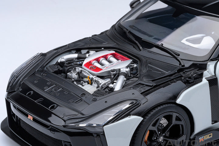 AUTOart 1:18 Nissan GT-R50 ITALDESIGN - Metallic White / Black 77511
