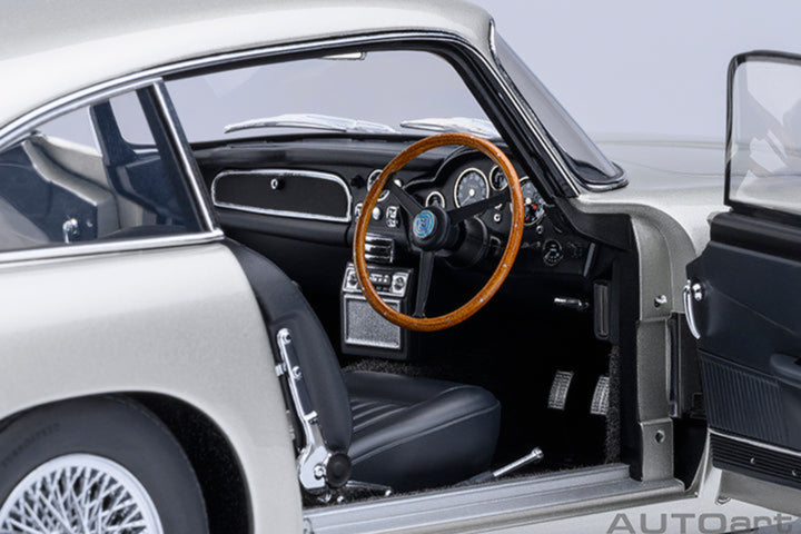 AUTOart 1:18 Aston Martin DB5 - Birch Silver 70287