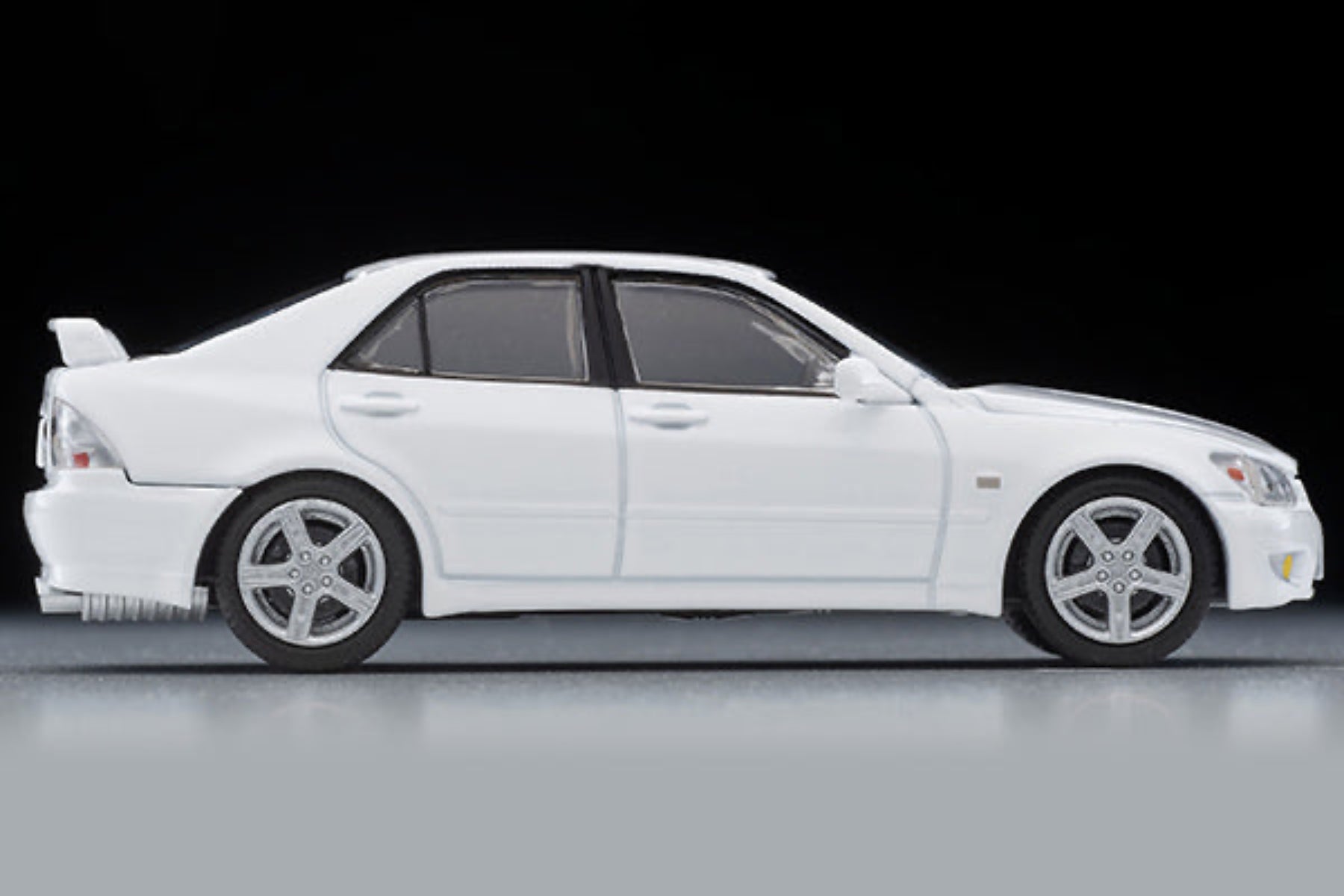 Tomytec TLVN 1:64 Toyota Altezza RS200 Z Edition (white) 2002 LV