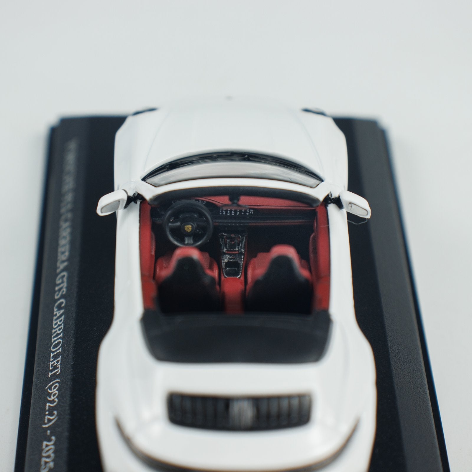 Minichamps 1:64 PORSCHE 911 (992.2) CARRERA GTS CABRIOLET CLDC