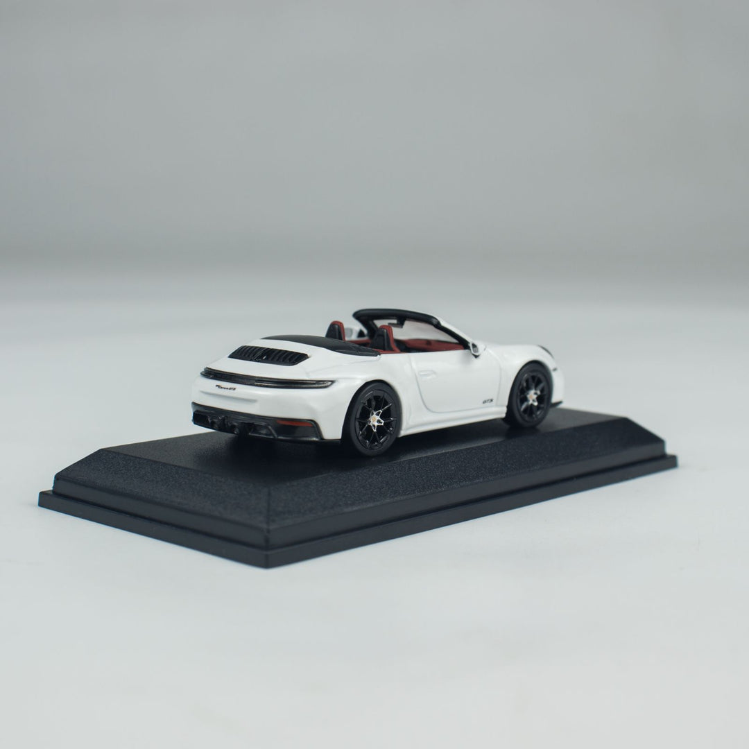 Minichamps 1:64 PORSCHE 911 (992.2) CARRERA GTS CABRIOLET CLDC WHITE 643064135