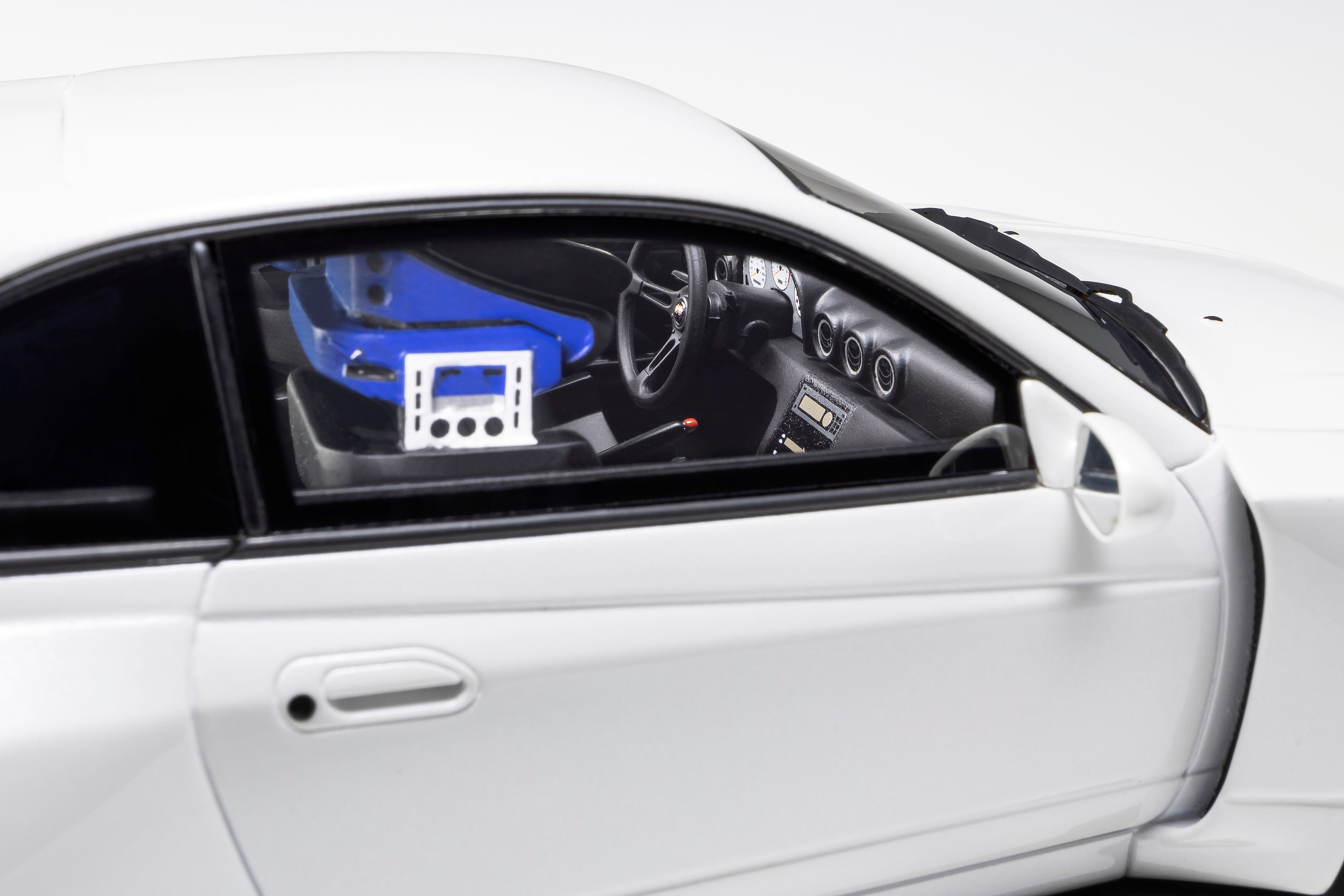 Preorder] Kyosho 1:18 Nissan Silvia S15 Khyzyl Saleem (White