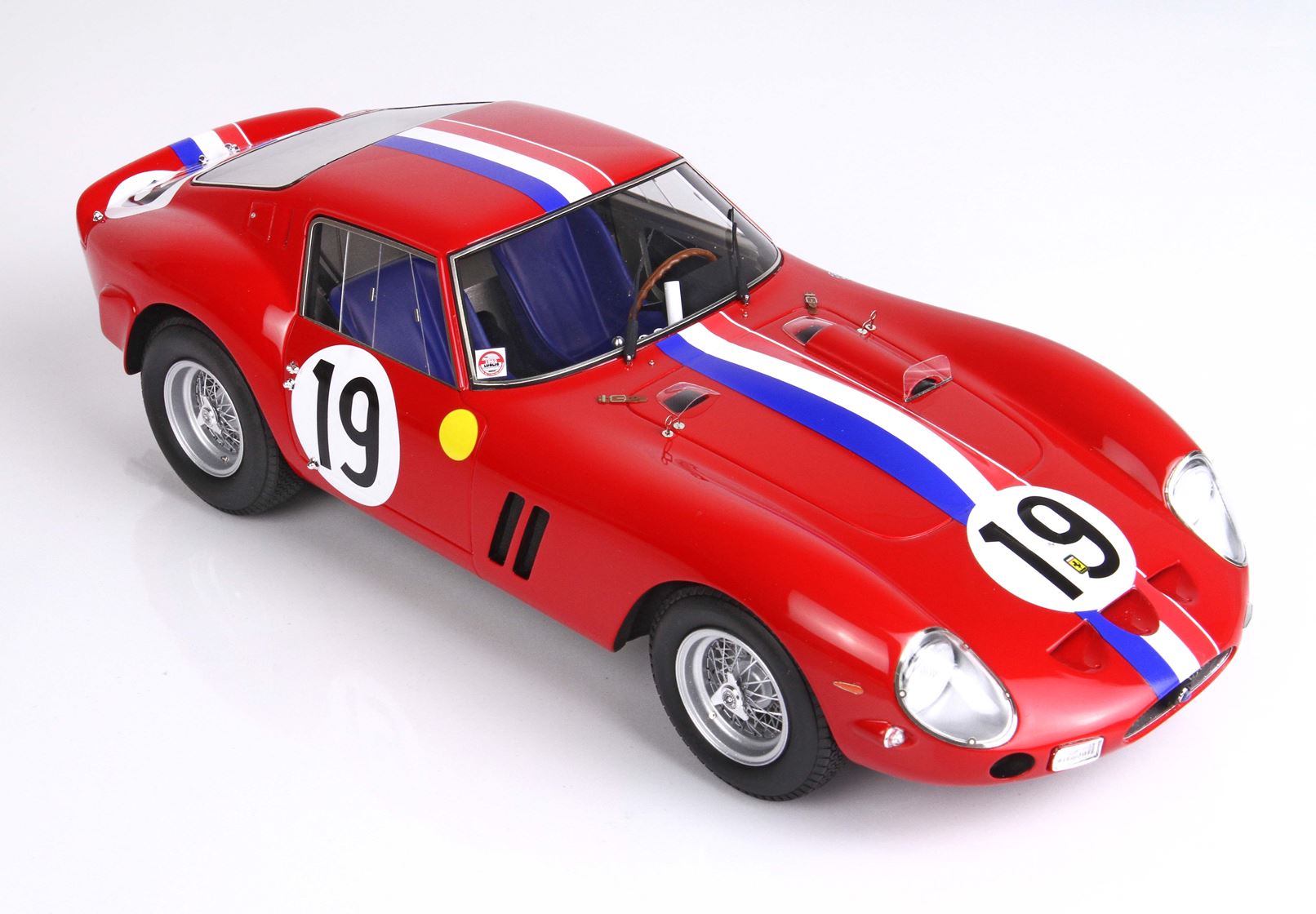 Ferrari 250 GTO 1962 Le Mans model in 1:18 scale in Red