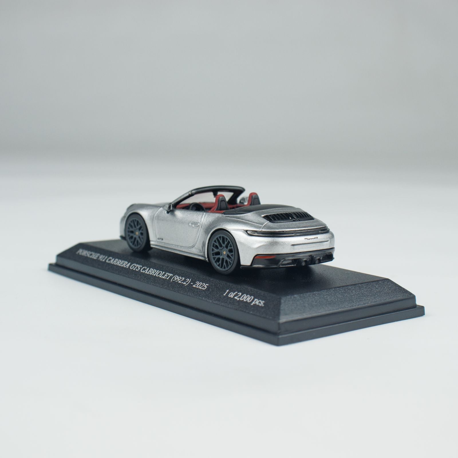 Minichamps 1:64 PORSCHE 911 (992.2) CARRERA GTS CABRIOLET CLDC