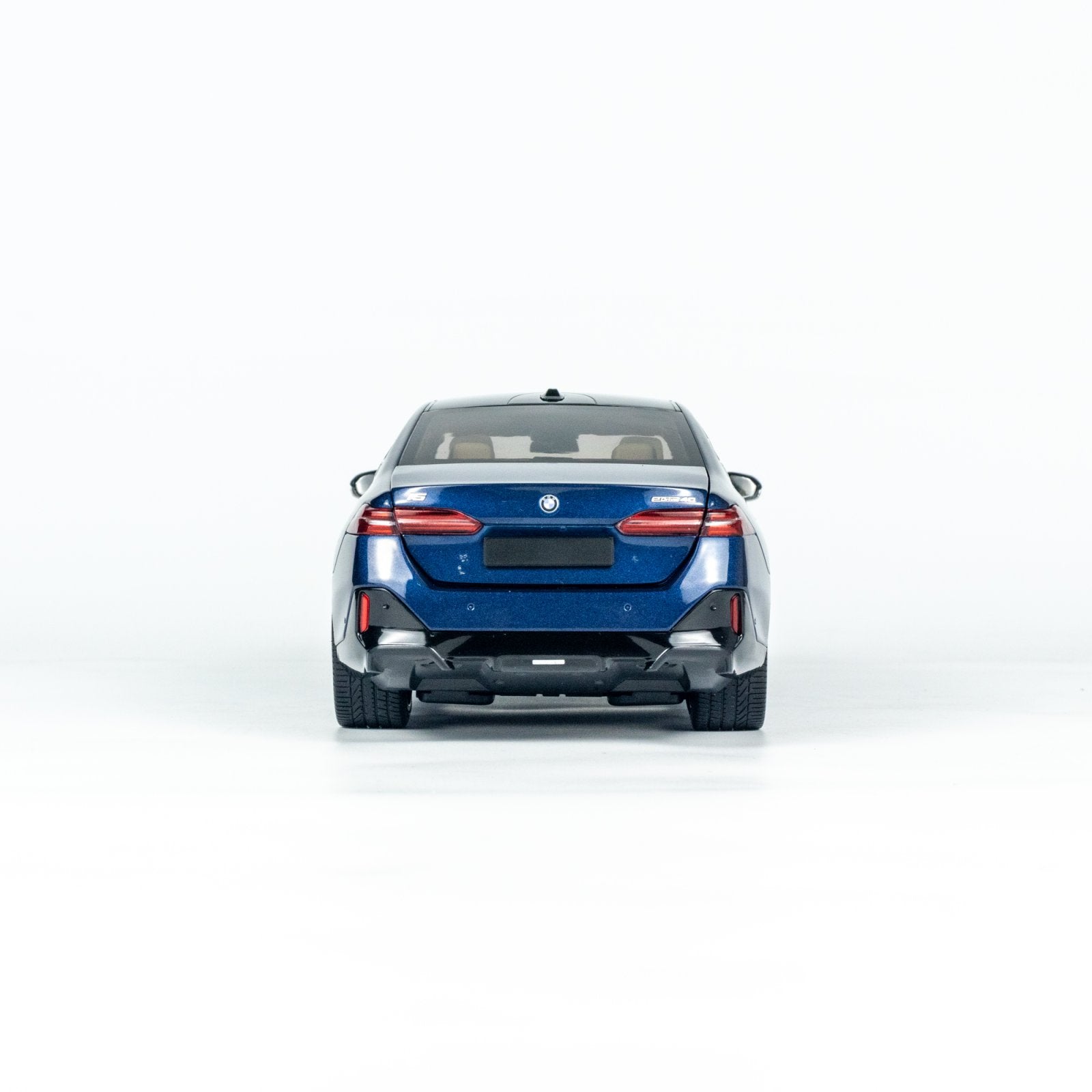 MINICHAMPS 1:18 BMW i5 - 2023 - BLUE METALLIC 110023400 – Horizon