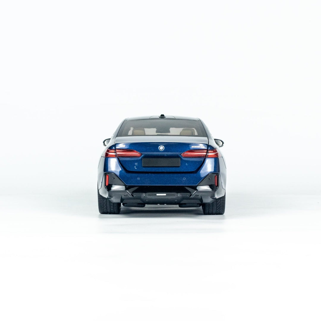[Preorder] MINICHAMPS 1:18 BMW i5 - 2023 - BLUE METALLIC 110023400