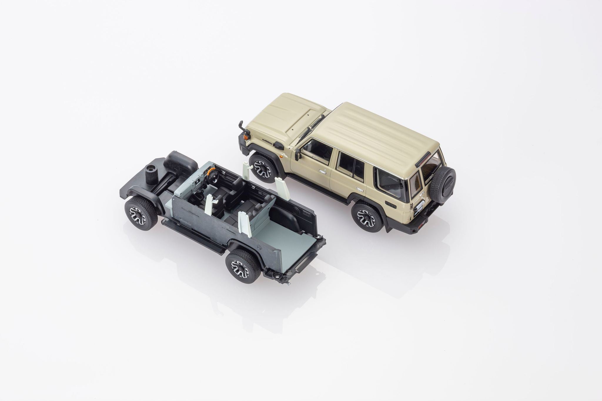 Kyosho 1:43 Toyota Land Cruiser 70 4(3 Colours) 03928BE/03928W