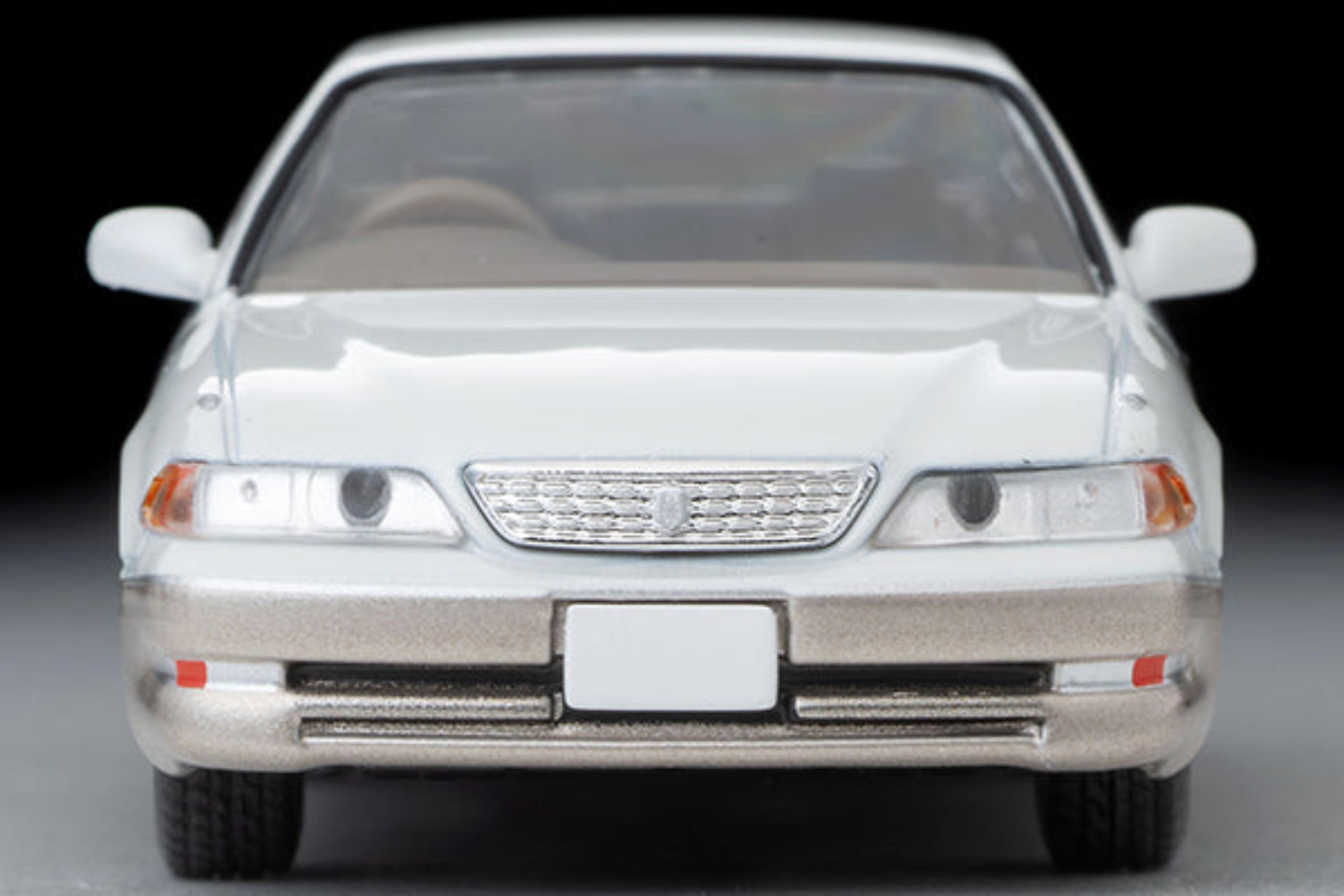 Tomytec TLVN 1:64 Toyota Mark II 2.5 Grande 1998 model (white/gold