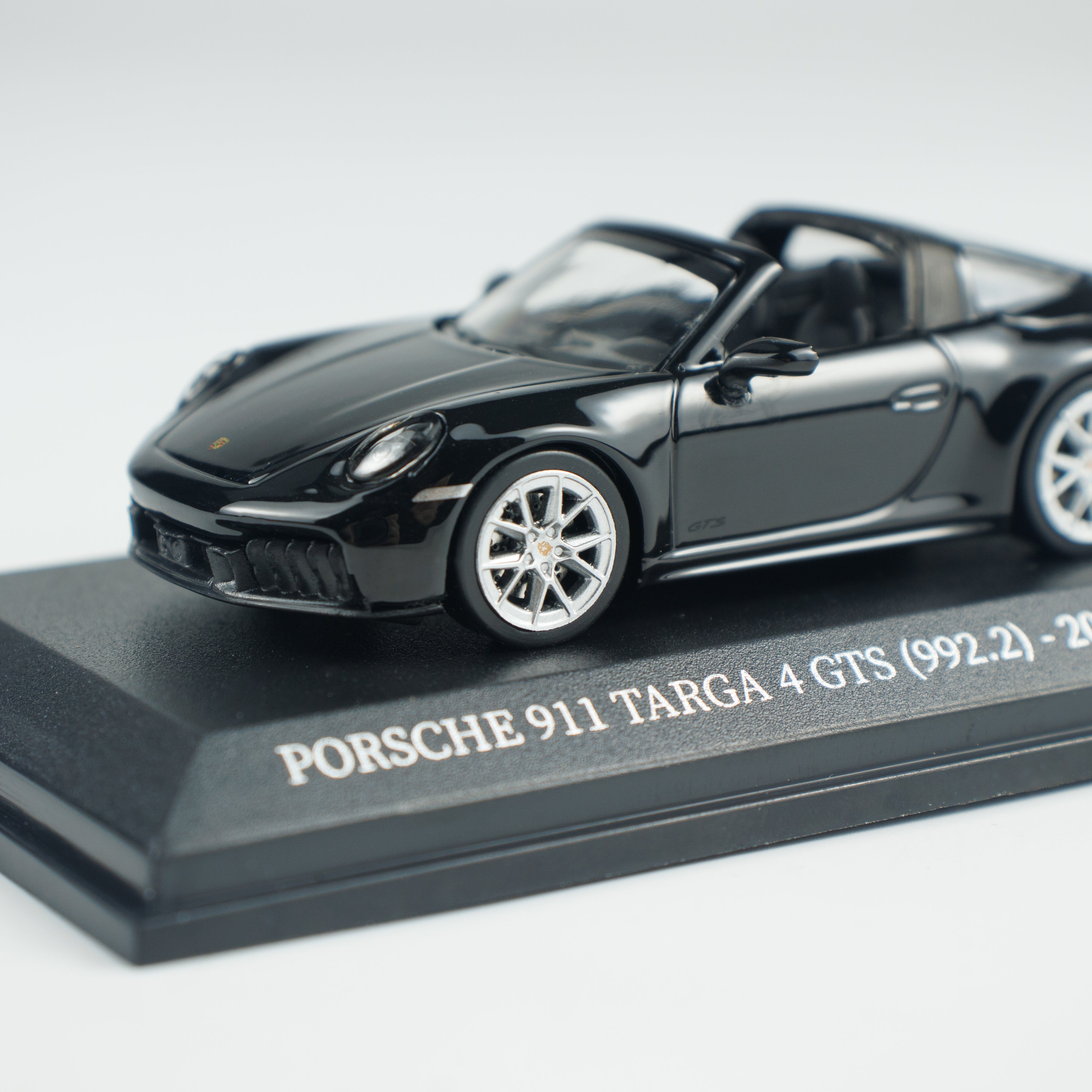 MINICHAMPS 1:64 PORSCHE 911 (992.2) TARGA 4 GTS -2025-BLACK CLDC