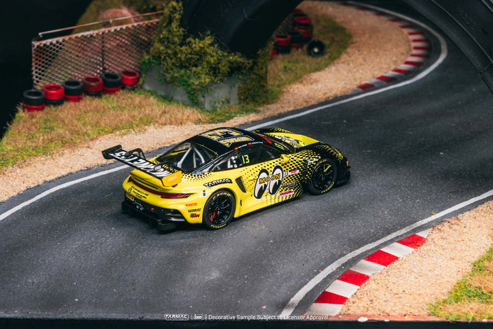 [Preorder] Tarmac Works 1:43 Porsche 911 GT3 R GT World Challenge Asia 2025 Phantom Global Racing Sun Jingzu / Adderly Fong T43-030-25FUJ13