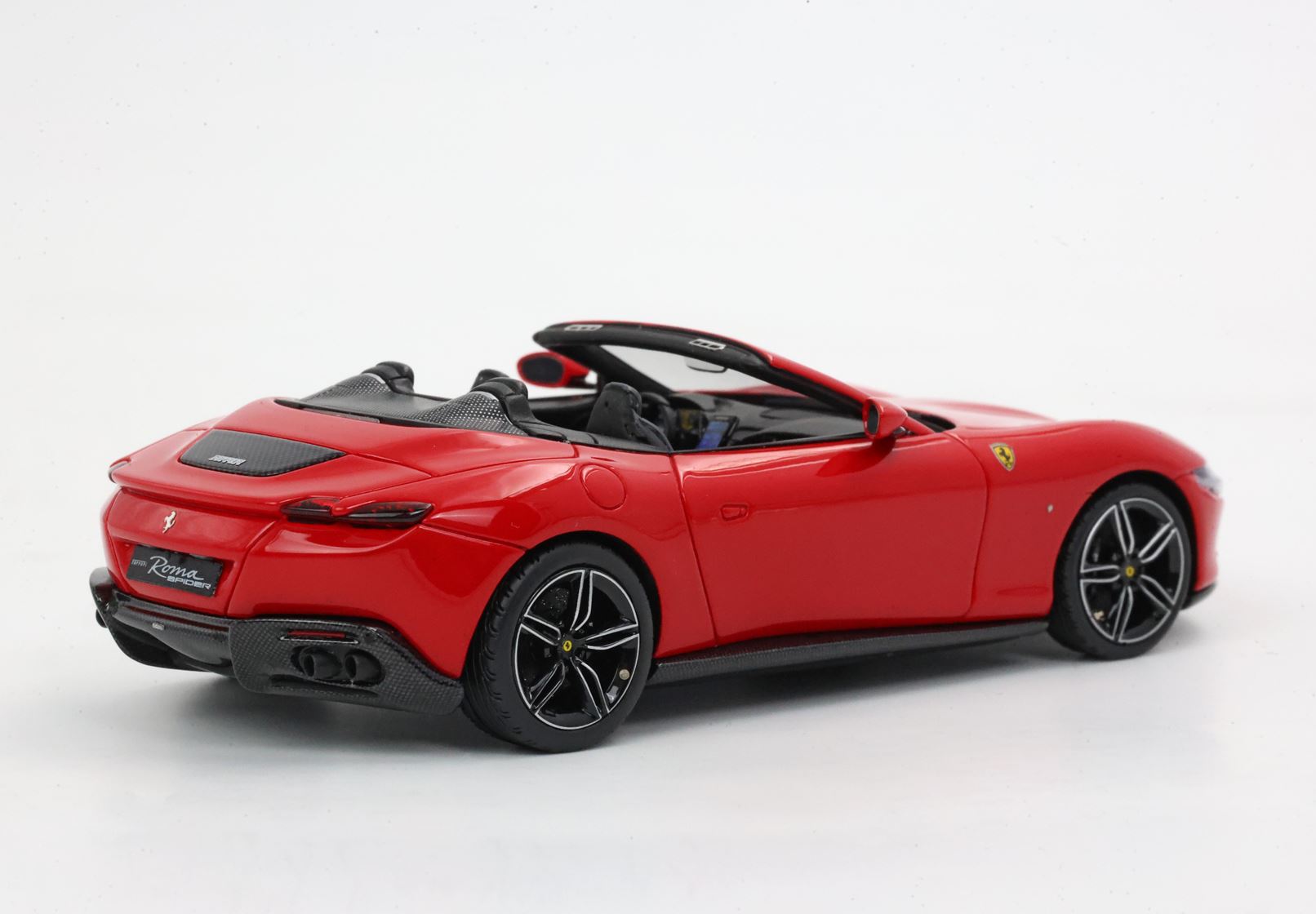 BBR Model 1:43 Ferrari Roma Spider cerchi neri Rosso Corsa 322